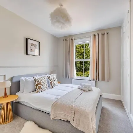 Beautiful 5 Bedroom 4 Bathroom House In W6 By Yoko Property - 10 Minute'S To Central London - Free Parking, Fast Wifi, Work Desks And Smarttvs With Disney And Netflix Exterior photo