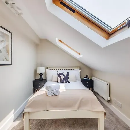 Beautiful 5 Bedroom 4 Bathroom House In W6 By Yoko Property - 10 Minute'S To Central London - Free Parking, Fast Wifi, Work Desks And Smarttvs With Disney And Netflix Exterior photo