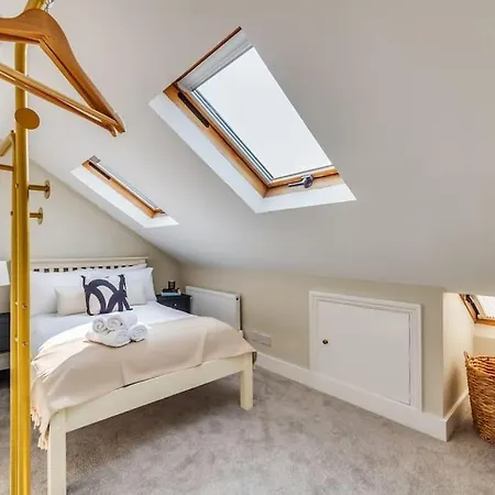 Beautiful 5 Bedroom 4 Bathroom House In W6 By Yoko Property - 10 Minute'S To Central London - Free Parking, Fast Wifi, Work Desks And Smarttvs With Disney And Netflix Exterior photo