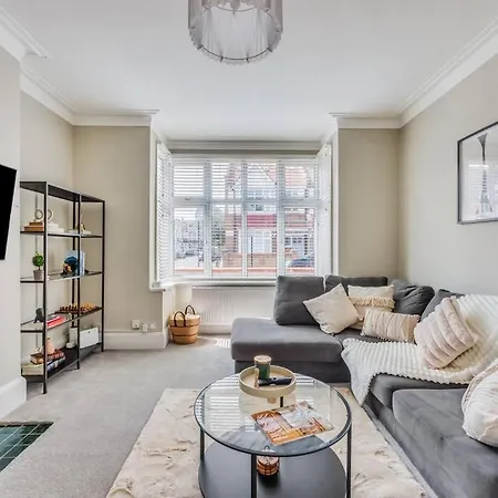 Beautiful 5 Bedroom 4 Bathroom House In W6 By Yoko Property - 10 Minute'S To Central London - Free Parking, Fast Wifi, Work Desks And Smarttvs With Disney And Netflix Exterior photo