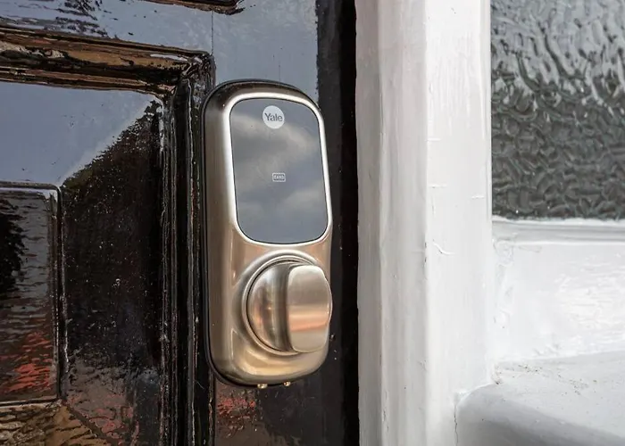 Beautiful 5 Bedroom 4 Bathroom House In W6 By Yoko Property - 10 Minute\'S To Central London - Free Parking, Fast Wifi, Work Desks And Smarttvs With Disney And Netflix