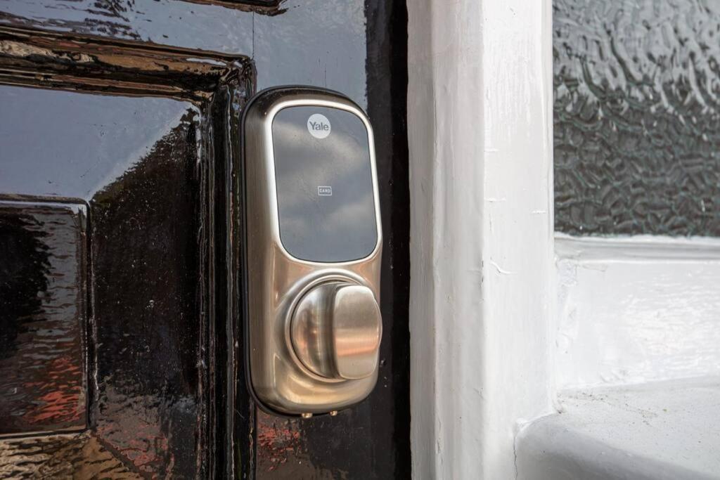 Beautiful 5 Bedroom 4 Bathroom House In W6 By Yoko - 10 Minute's To - Free Parking, Fast Wifi, Work Desks And Smarttvs With And Netflix Vakantiehuis