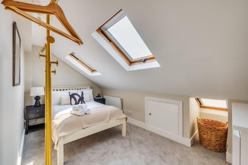 Beautiful 5 Bedroom 4 Bathroom House In W6 By Yoko - 10 Minute's To - Free Parking, Fast Wifi, Work Desks And Smarttvs With And Netflix * London