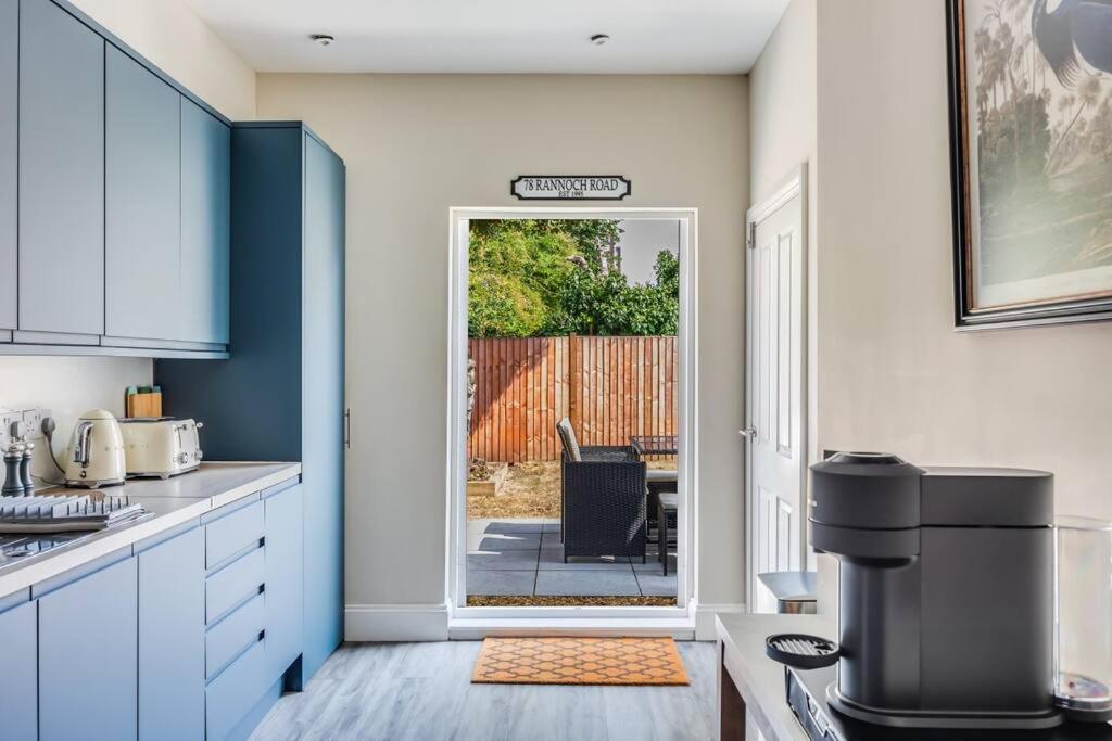 Beautiful 5 Bedroom 4 Bathroom House In W6 By Yoko - 10 Minute's To - Free Parking, Fast Wifi, Work Desks And Smarttvs With And Netflix * London
