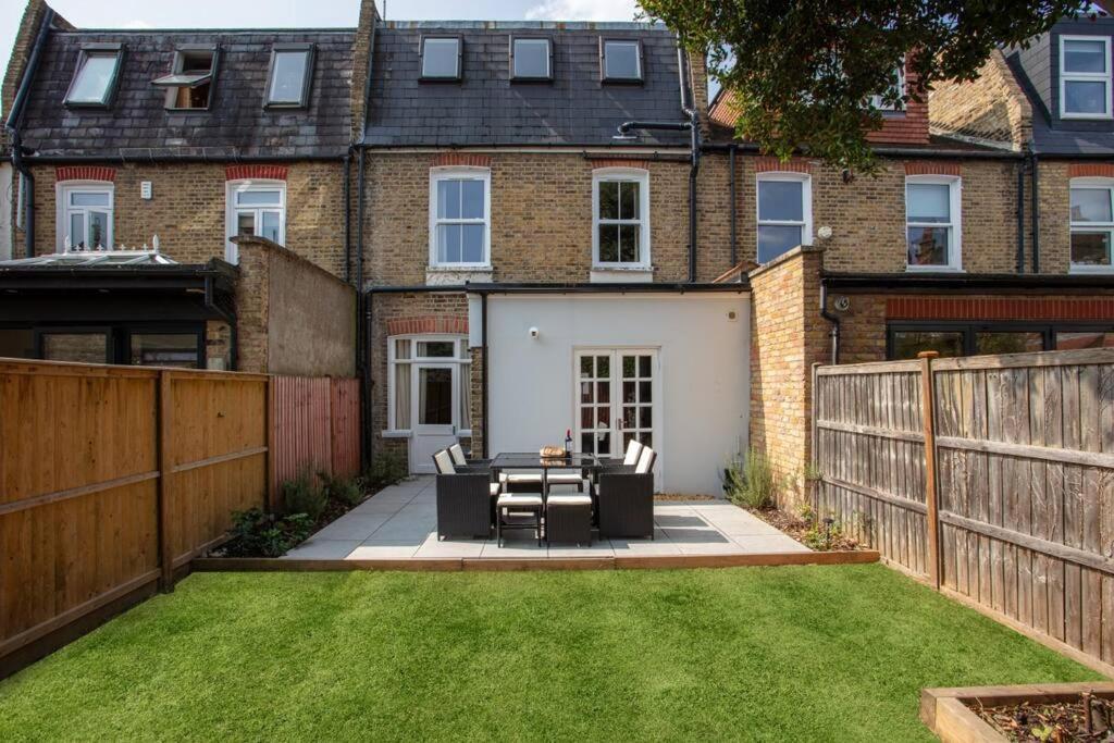 Beautiful 5 Bedroom 4 Bathroom House In W6 By Yoko - 10 Minute's To - Free Parking, Fast Wifi, Work Desks And Smarttvs With And Netflix London