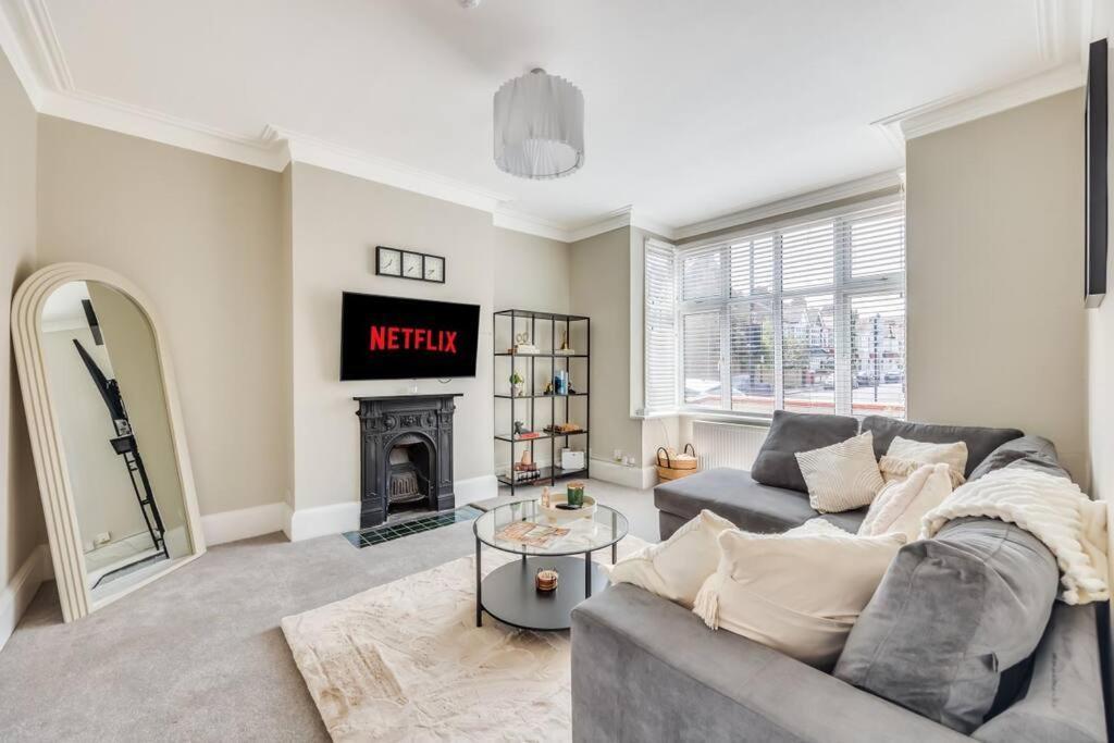 Beautiful 5 Bedroom 4 Bathroom House In W6 By Yoko - 10 Minute's To - Free Parking, Fast Wifi, Work Desks And Smarttvs With And Netflix * London