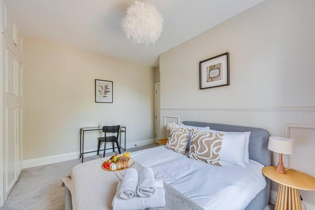Beautiful 5 Bedroom 4 Bathroom House In W6 By Yoko - 10 Minute's To - Free Parking, Fast Wifi, Work Desks And Smarttvs With And Netflix * Londen