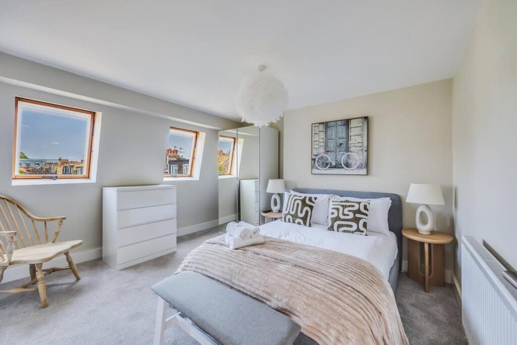 Beautiful 5 Bedroom 4 Bathroom House In W6 By Yoko - 10 Minute's To - Free Parking, Fast Wifi, Work Desks And Smarttvs With And Netflix *