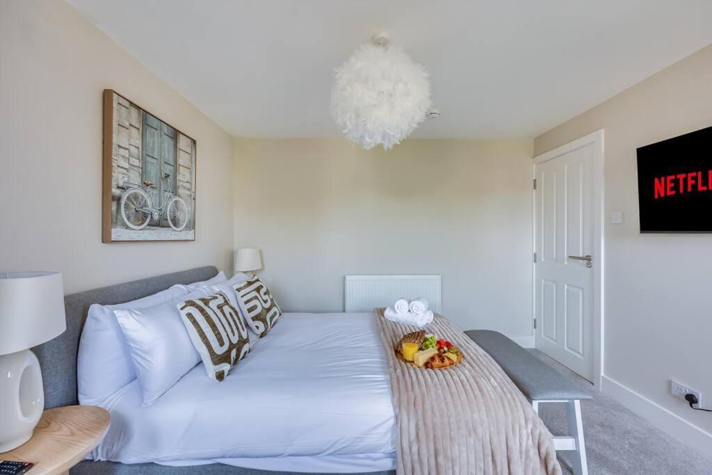 Beautiful 5 Bedroom 4 Bathroom House In W6 By Yoko - 10 Minute's To - Free Parking, Fast Wifi, Work Desks And Smarttvs With And Netflix Holiday home London