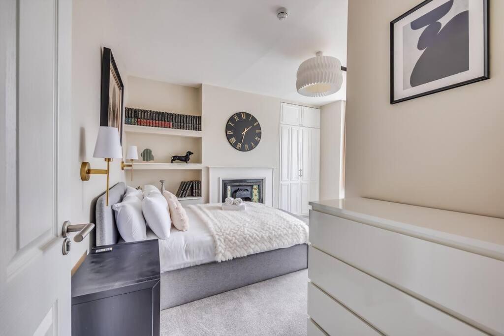 Holiday home Beautiful 5 Bedroom 4 Bathroom House In W6 By Yoko - 10 Minute's To - Free Parking, Fast Wifi, Work Desks And Smarttvs With And Netflix
